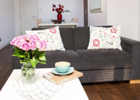 Apt 3, Trafalgar Sq (Duplex, 3rd & 4th flr)
